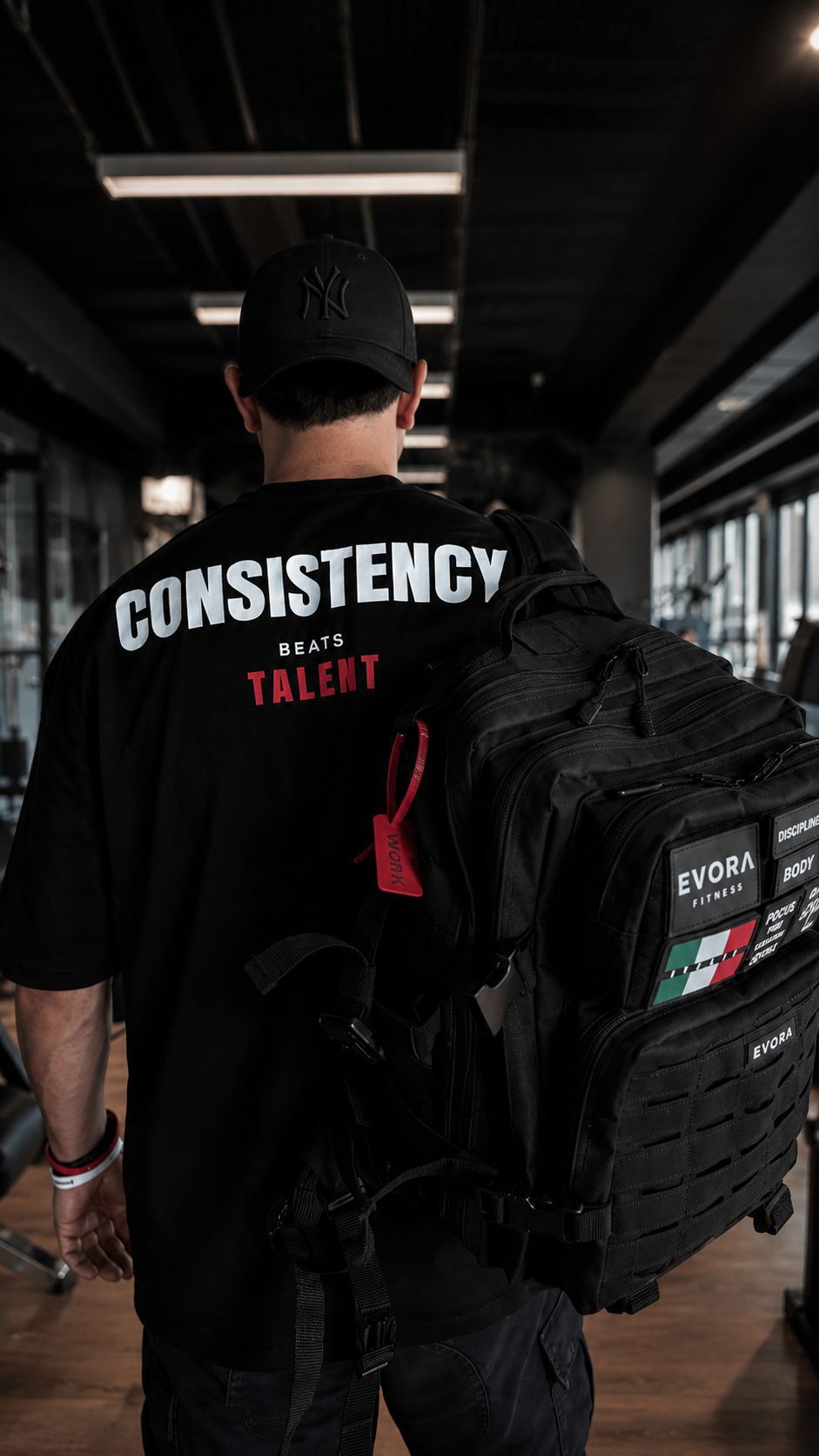 T-Shirt Oversize EVORΛ "Consistency Beats Talent"