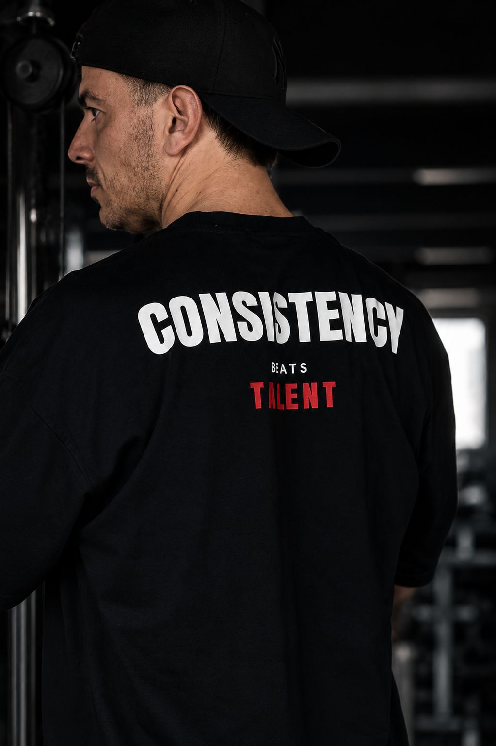 T-Shirt Oversize EVORΛ "Consistency Beats Talent"
